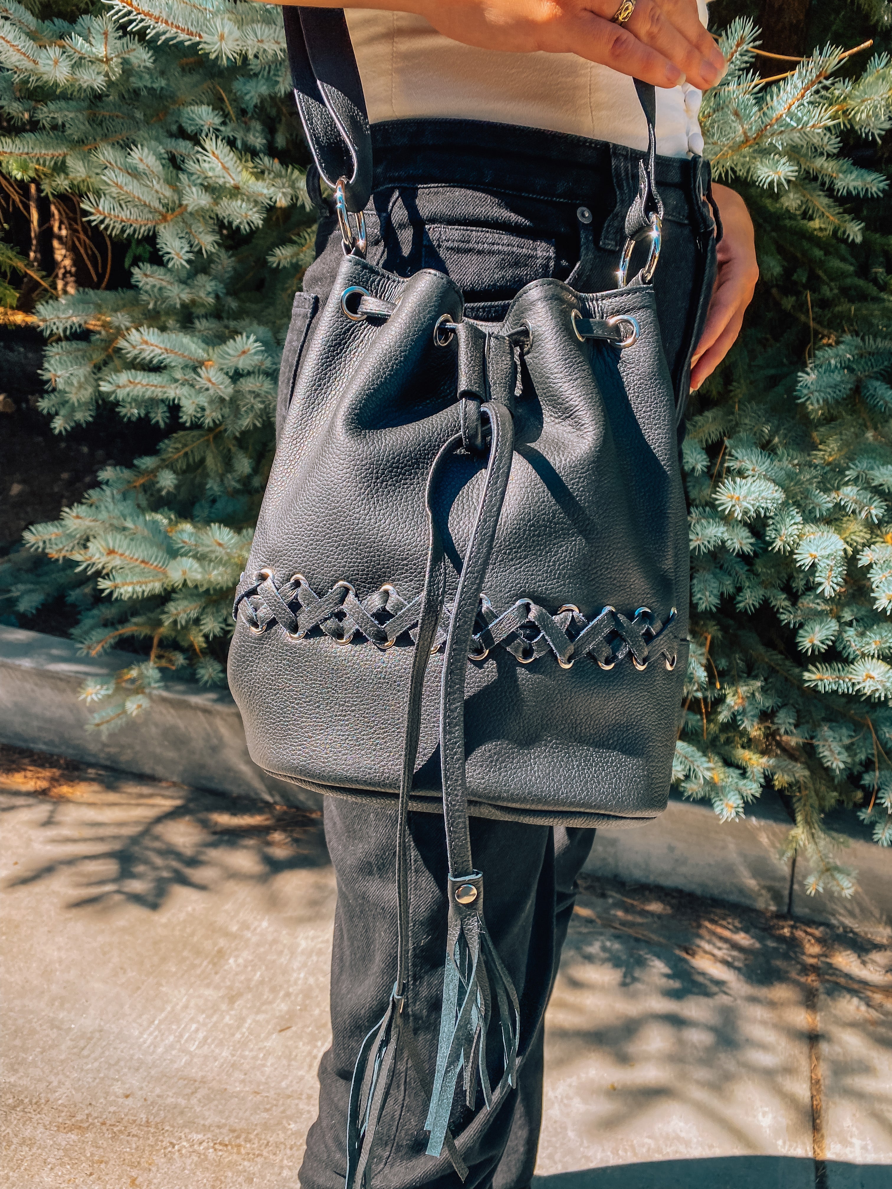 Leather Bucket Bag – Genuine Cowhide with Criss-Cross Braiding and Adjustable Strap
