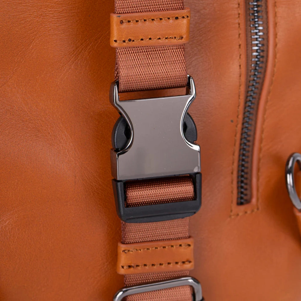 Leather Crossbody Bag – Unisex, Multiple Zipper Pockets, Suede-Lined Interior